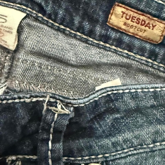 Silver Jeans Tuesday Bootcut Women's Jeans W28L31 MidRise Distressed Embellished - Picture 5 of 6